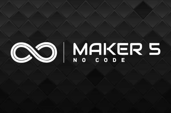 Banner com fundo preto e marca do Maker 5 No-Code na cor branca.